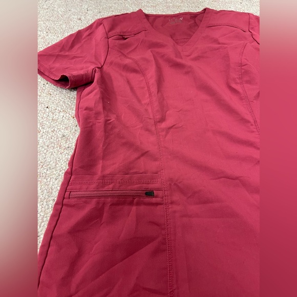 Jaanuu scrub top - Picture 2 of 7